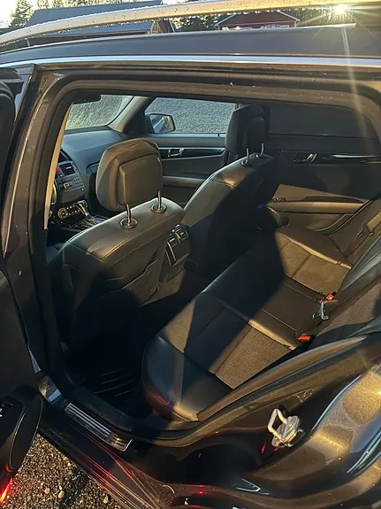Mercedes-Benz C220 2010 photo 5