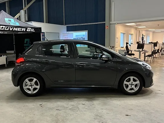 Peugeot 208 2017 photo 3