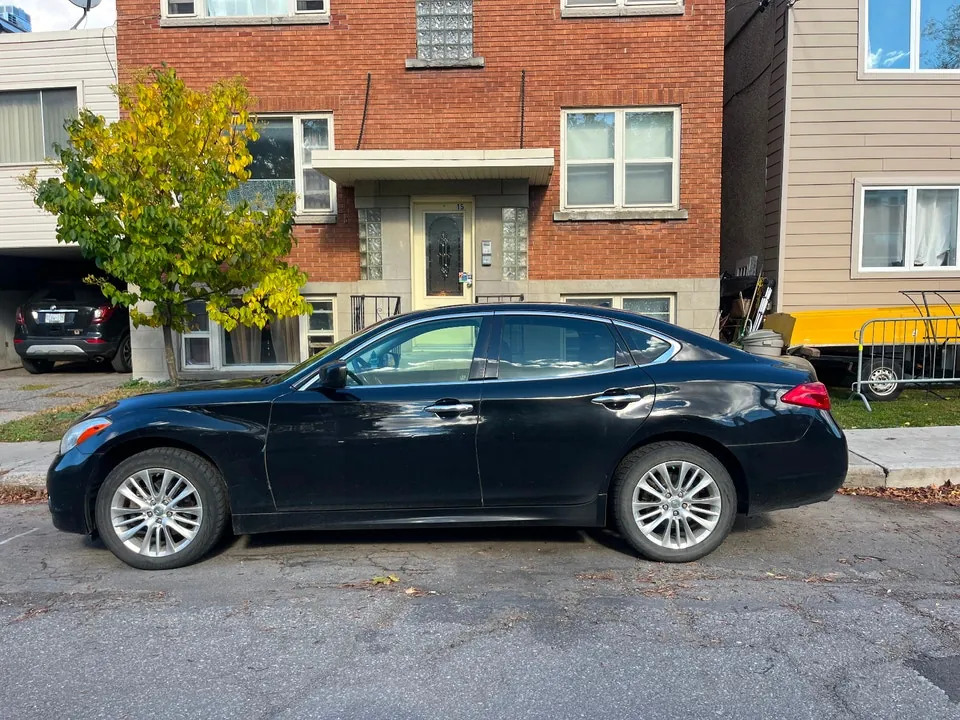 Infiniti M37X 2012 photo 2
