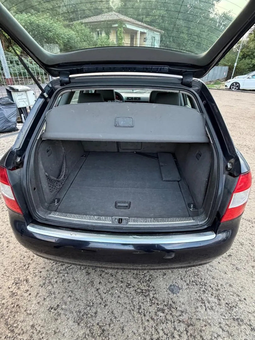 Audi A4 2004 photo 2