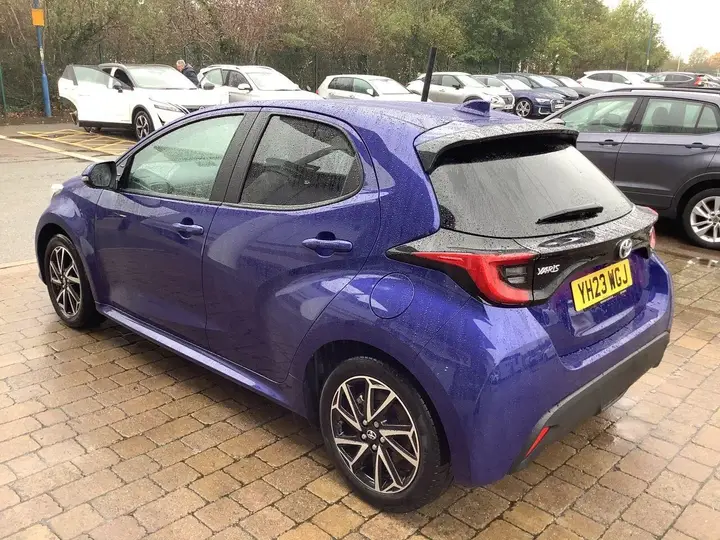 Toyota Yaris 2023 photo 3