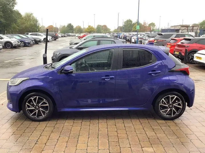 Toyota Yaris 2023 photo 2