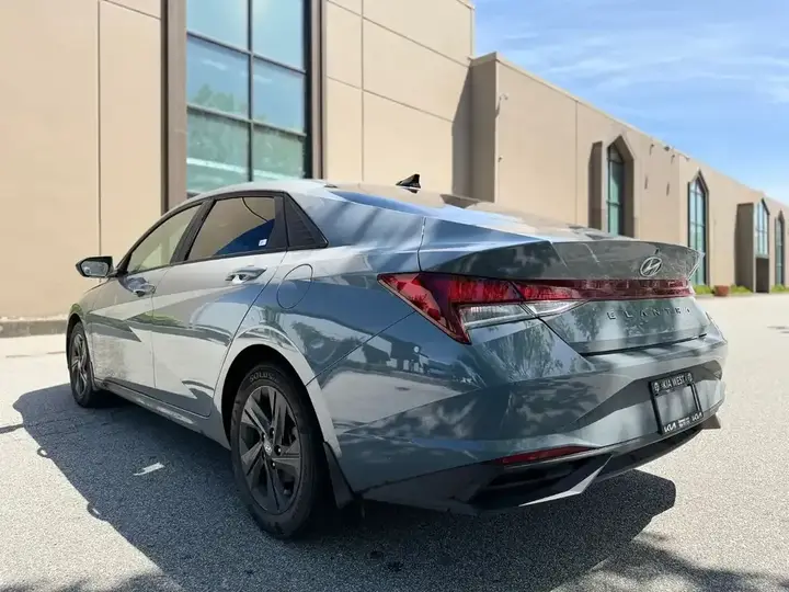 Hyundai Elantra 2023 photo 3