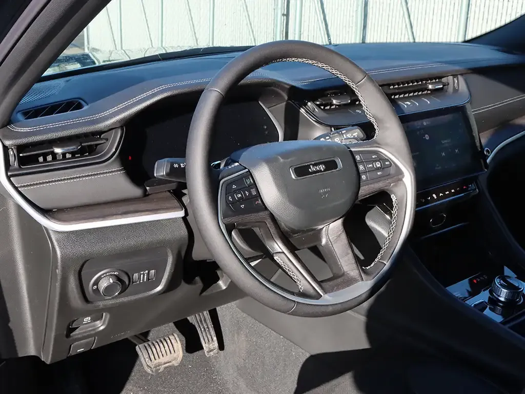 Jeep Grand Cherokee 2026 photo 5