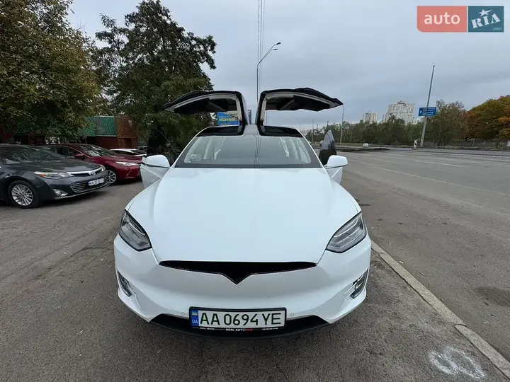Tesla Model X 2016 photo 3