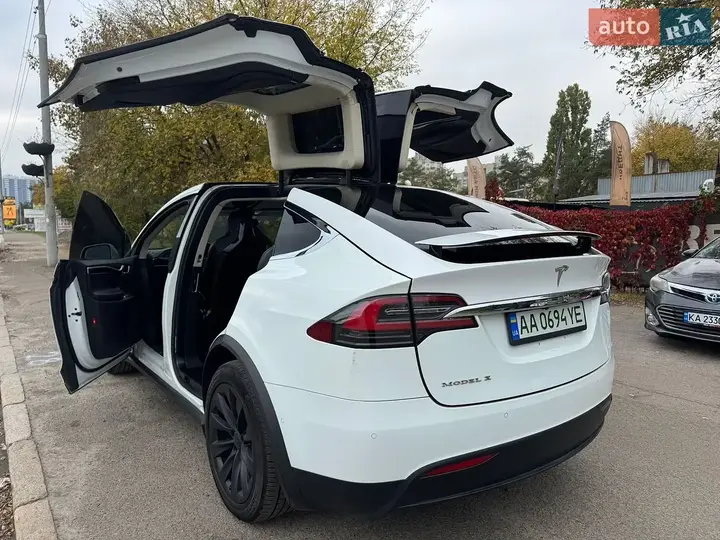 Tesla Model X 2016 photo 2