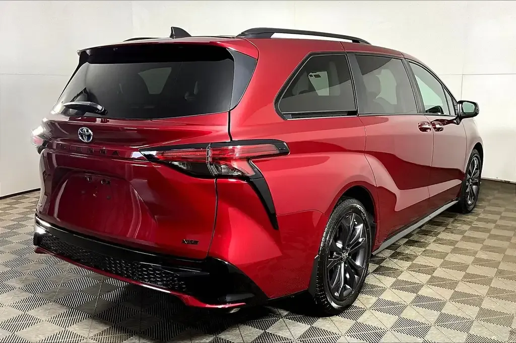 Toyota Sienna 2025 photo 2