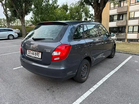 Skoda Fabia 2009 photo 5