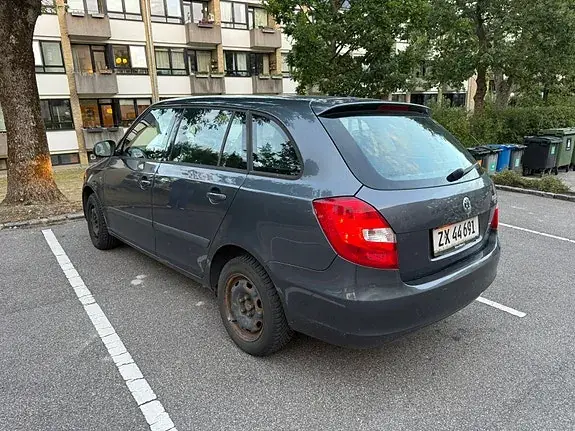 Skoda Fabia 2009 photo 3