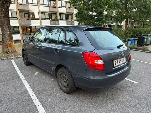 Skoda Fabia 2009 photo 4