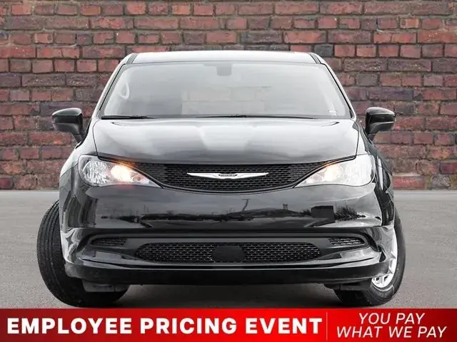 Chrysler Grand Caravan 2026 photo 2