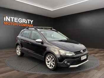 Volkswagen Cross Polo 2015 photo 2