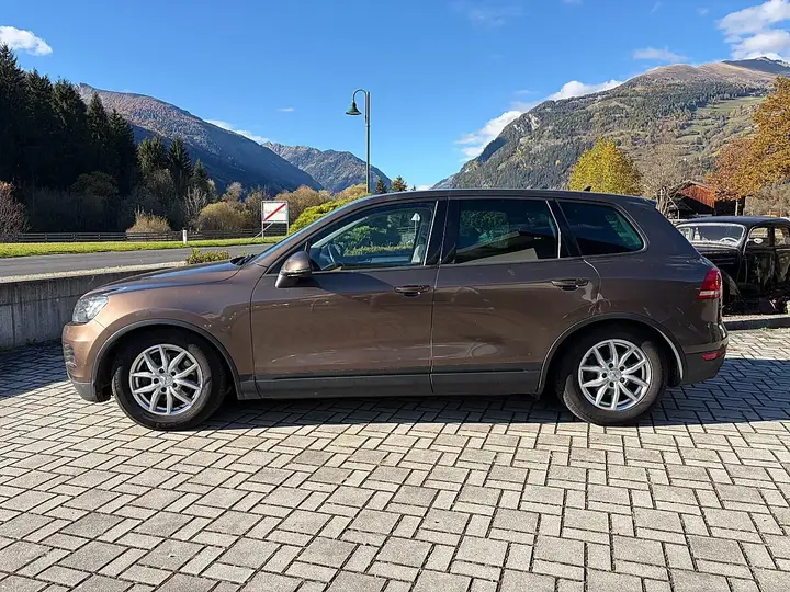 Volkswagen Touareg 2011 photo 2