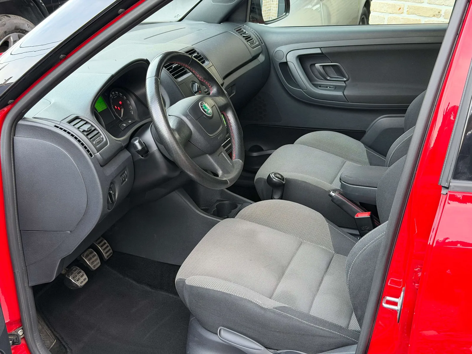 Skoda Fabia 2013 photo 5