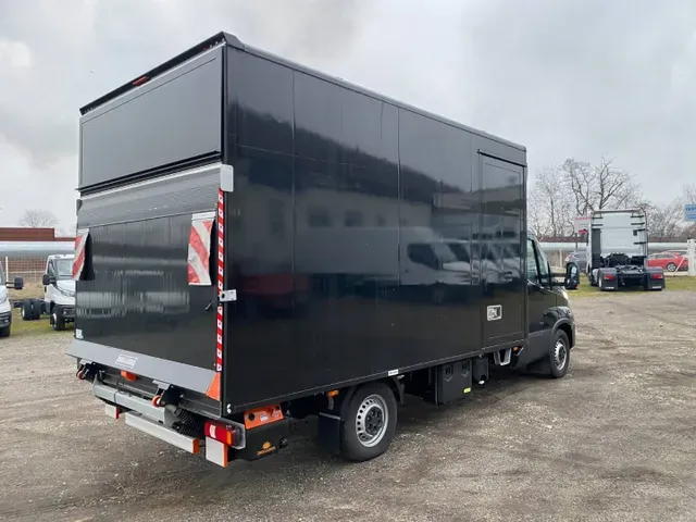 Iveco Daily 2023 photo 2