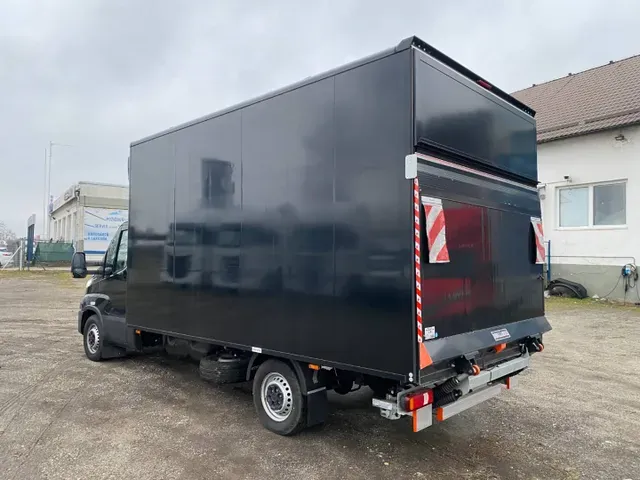 Iveco Daily 2023 photo 3