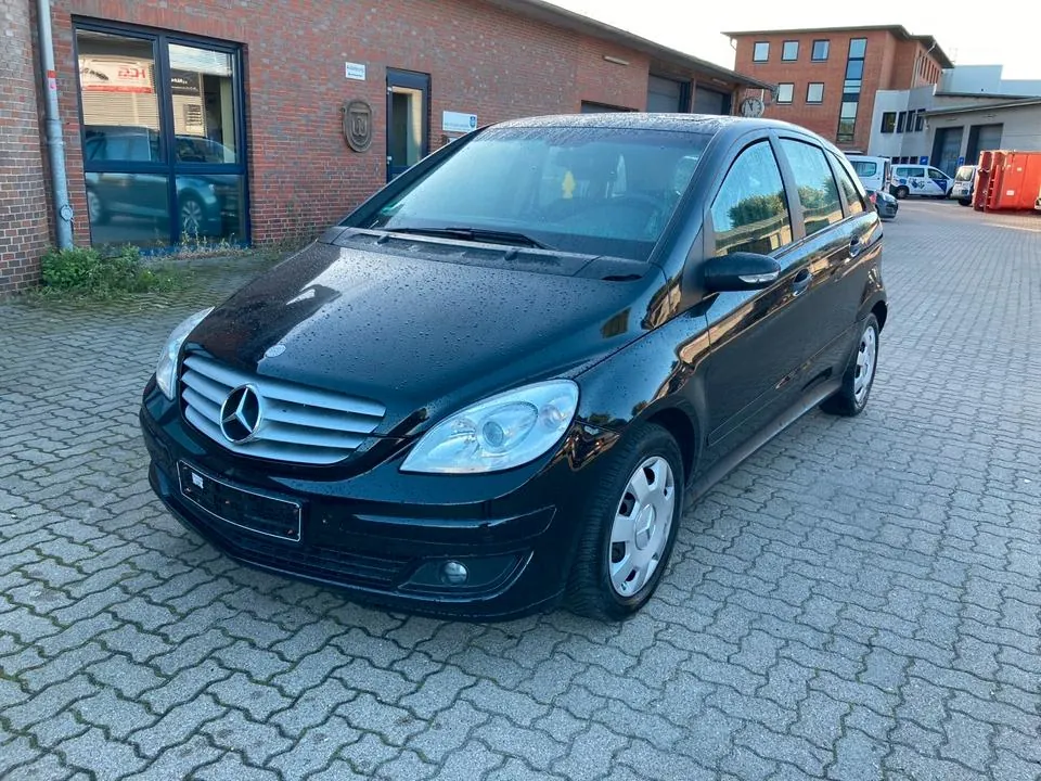 Mercedes-Benz B180