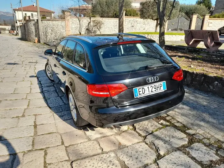 Audi A4 2010 photo 2