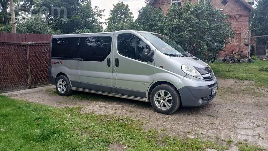 Opel Vivaro 2011 photo 2
