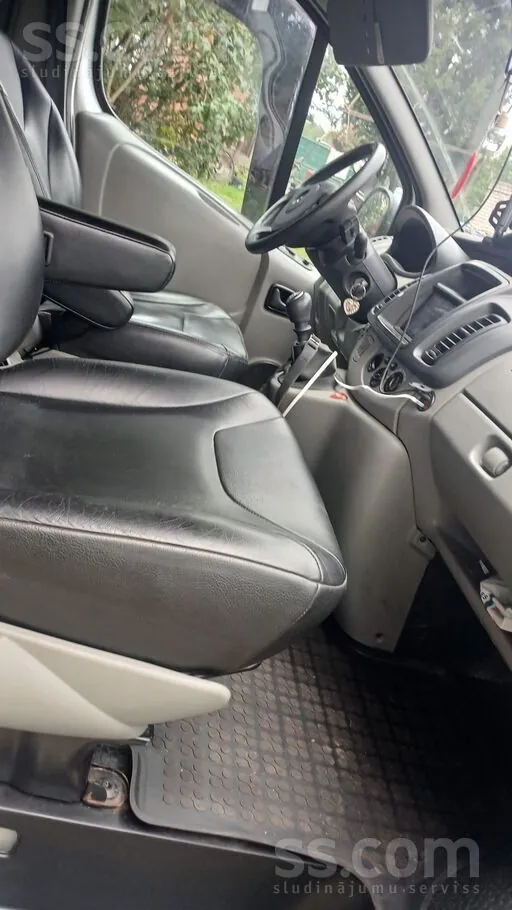 Opel Vivaro 2011 photo 4