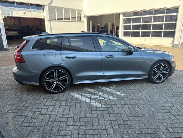 Volvo V60 2019 photo 2