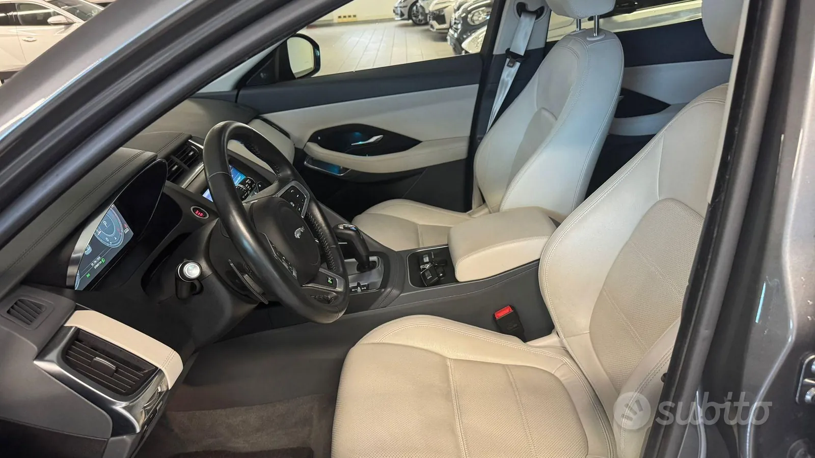 Jaguar E-Pace 2019 photo 5