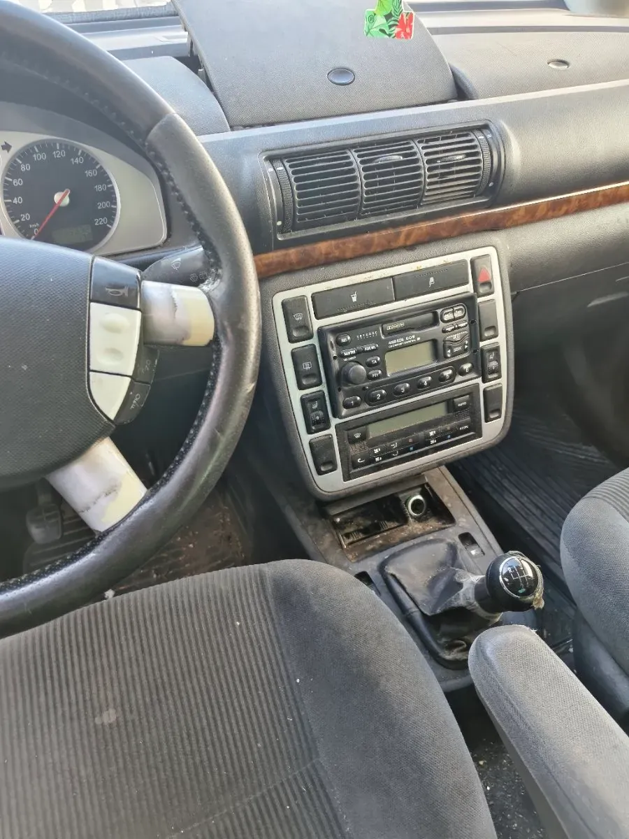 Ford Galaxy 2004 photo 2
