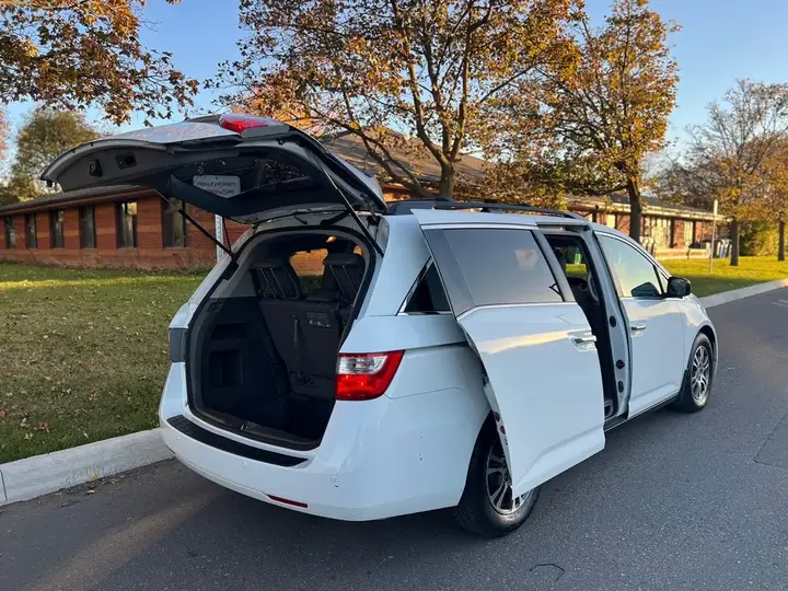 Honda Odyssey 2011 photo 5