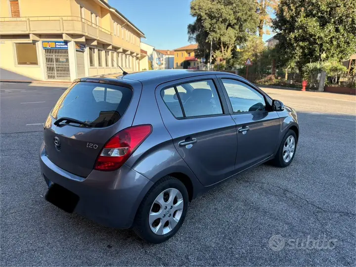 Hyundai I20 2012 photo 3