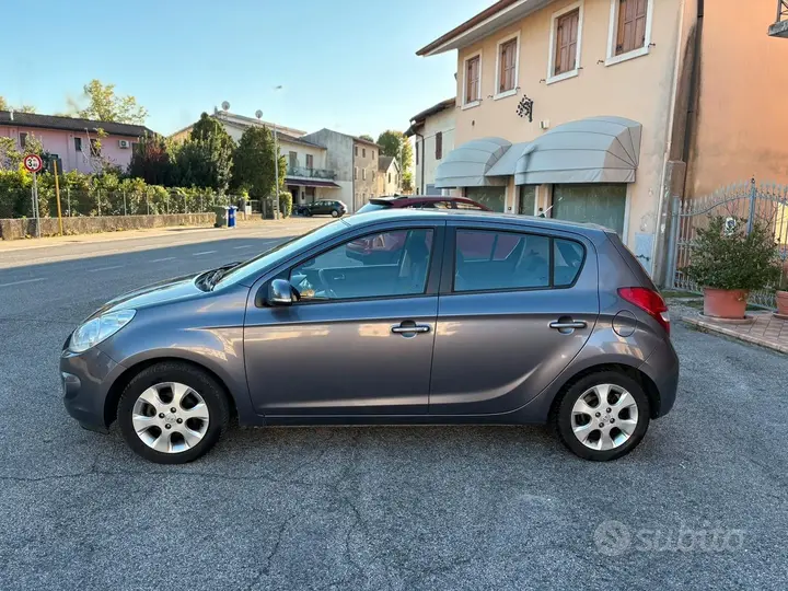 Hyundai I20 2012 photo 2