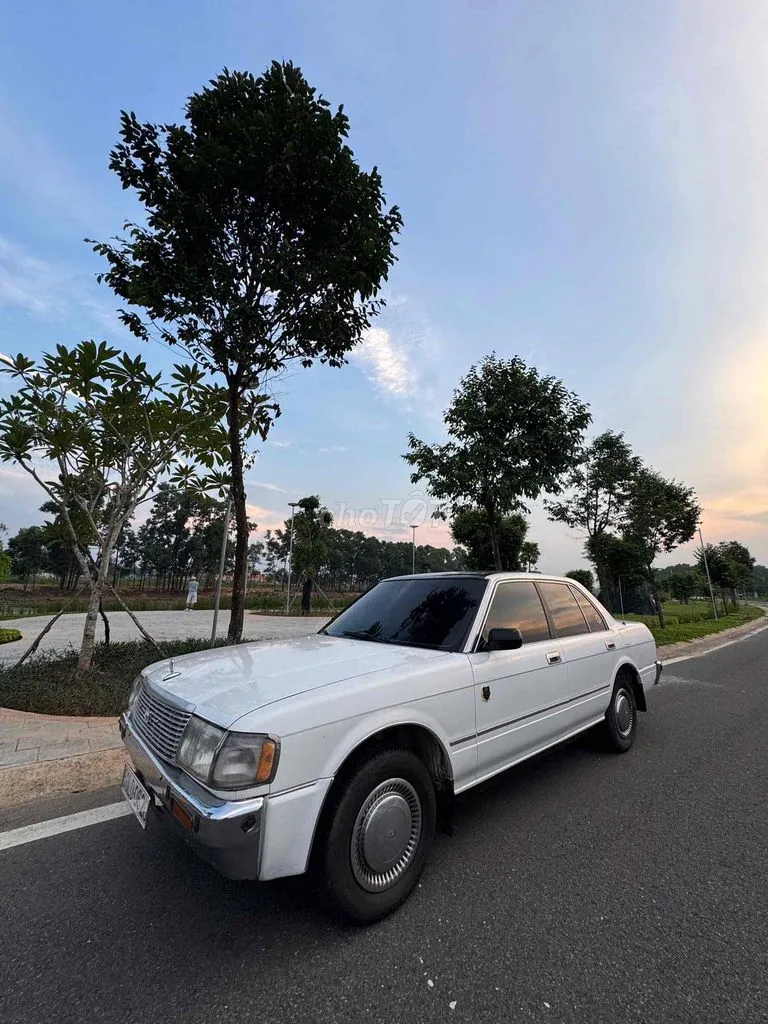 Toyota Crown 1994 photo 2