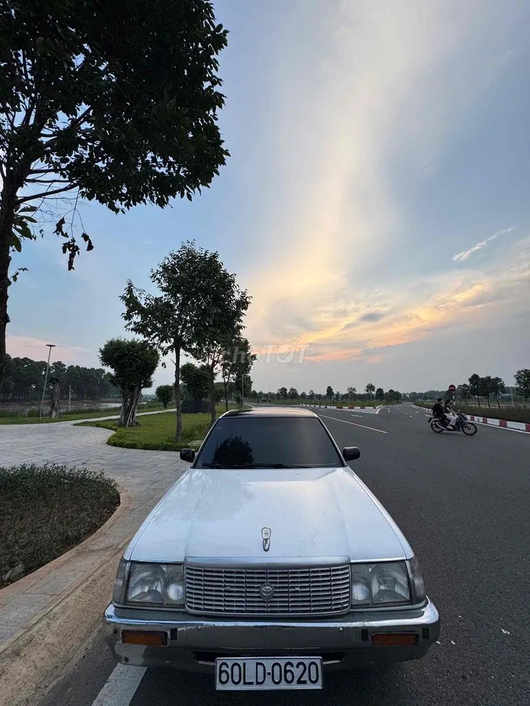 Toyota Crown 1994 photo 5