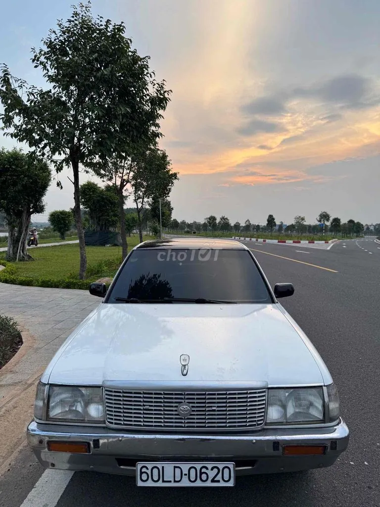 Toyota Crown 1994 photo 4
