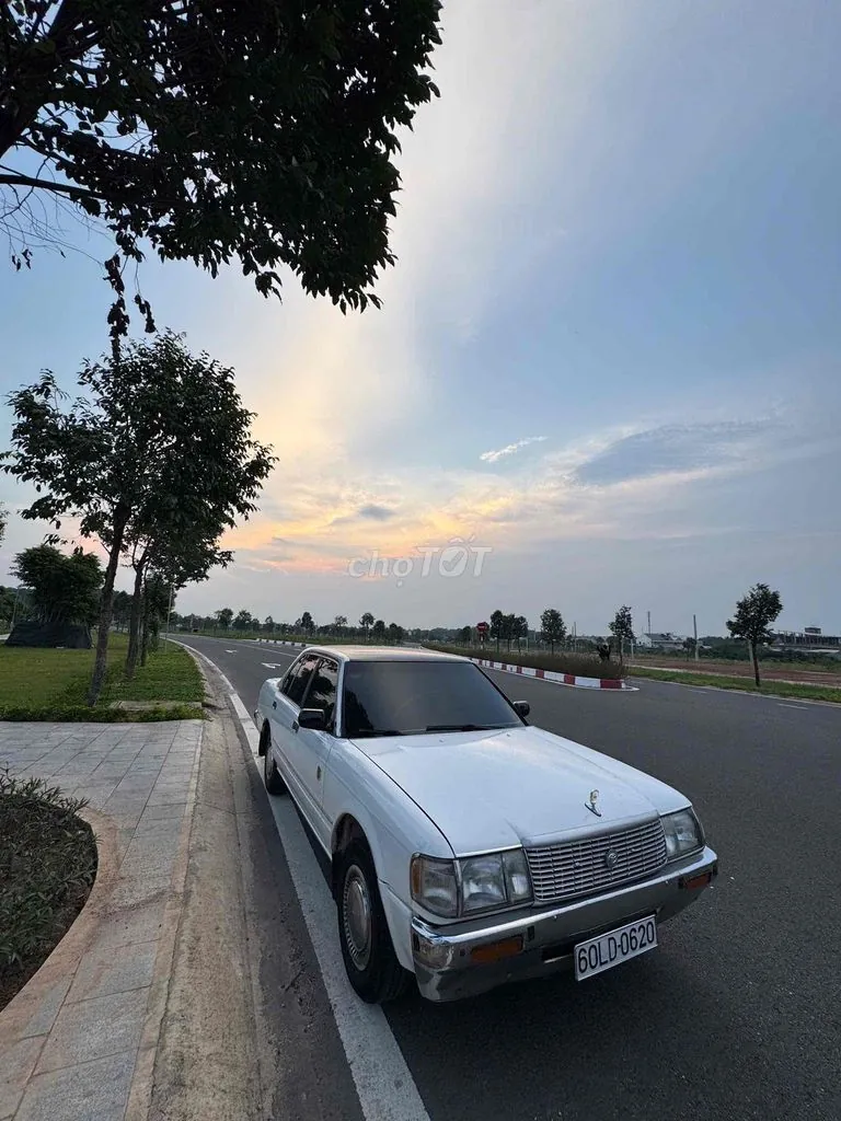 Toyota Crown 1994 photo 3