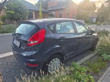 Ford Fiesta 2011 photo 2