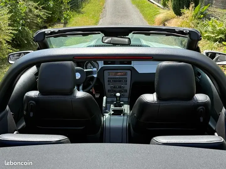 Ford Mustang 2010 photo 2