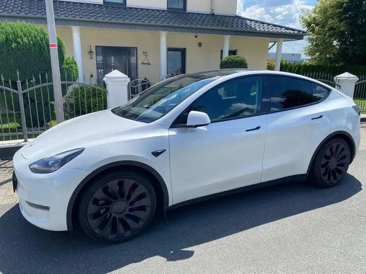 Tesla Model Y 2024 photo 4