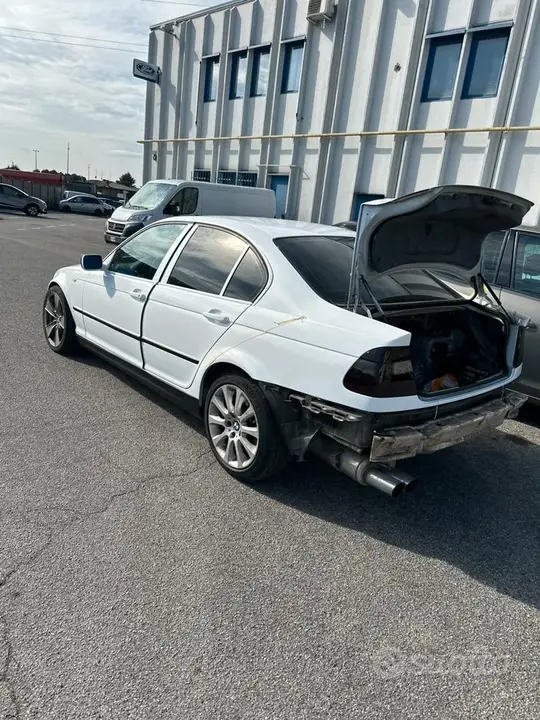BMW E46 2002 photo 3