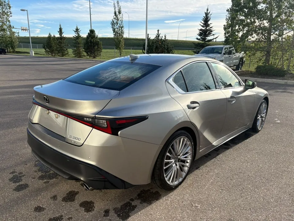 Lexus Is 2021 photo 5