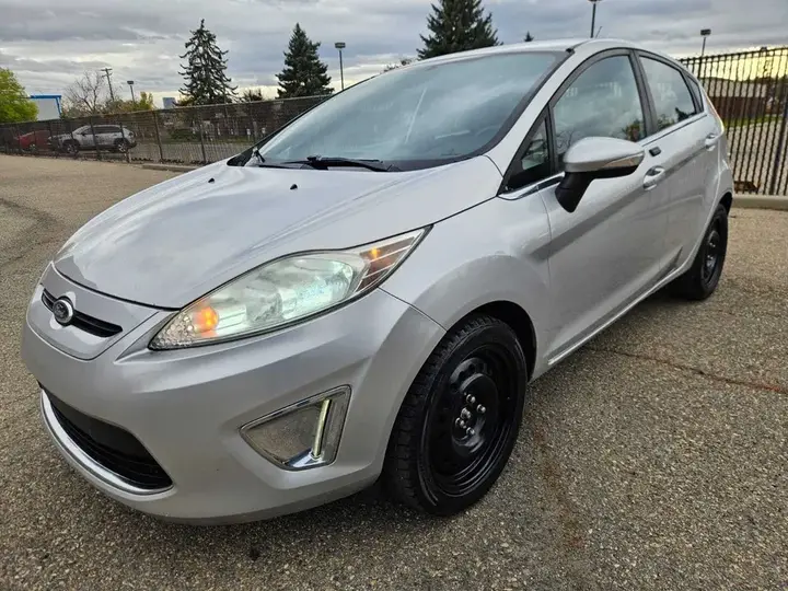Ford Fiesta 2013 photo 2
