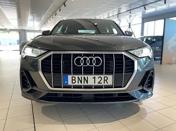 Audi Q3 2023 photo 2