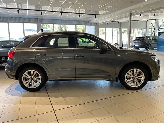 Audi Q3 2023 photo 4