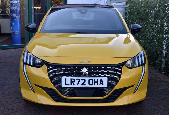 Peugeot 208 2023 photo 4