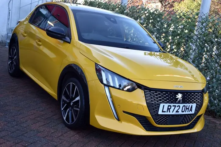 Peugeot 208 2023 photo 3