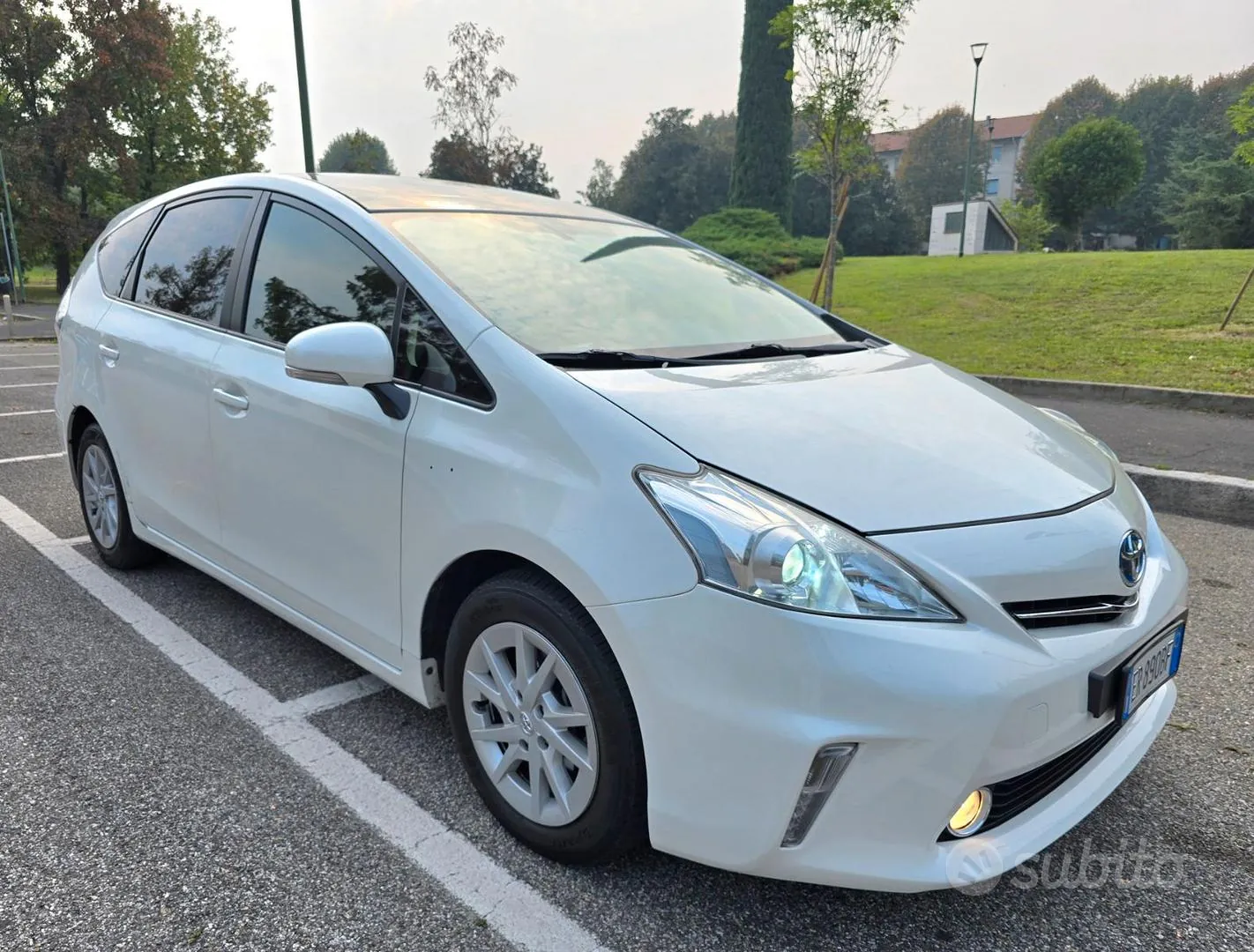 Toyota Prius 2013 photo 2