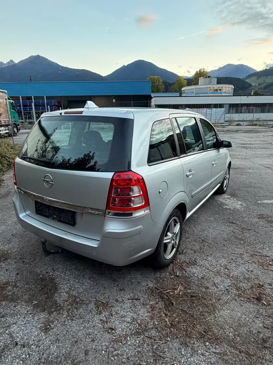 Opel Zafira 2010 photo 3