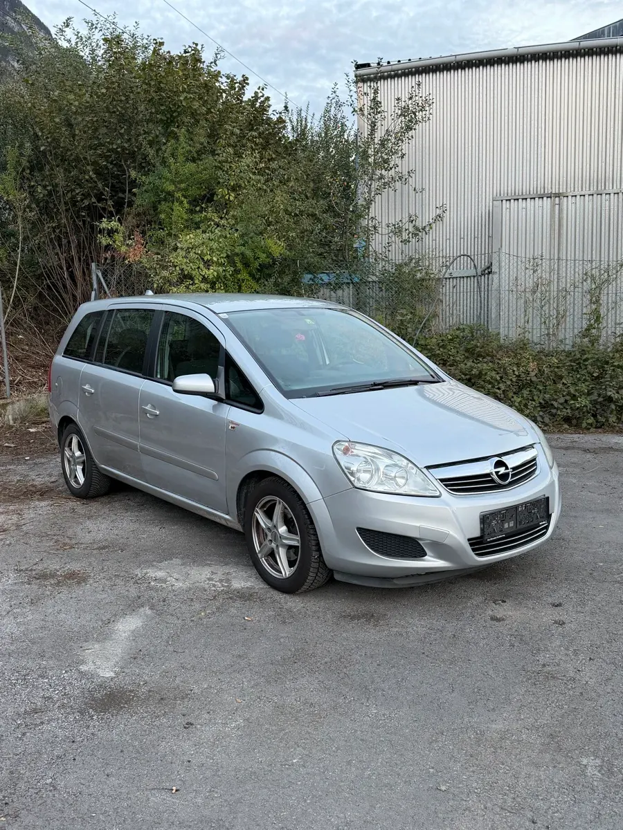 Opel Zafira 2010 photo 2