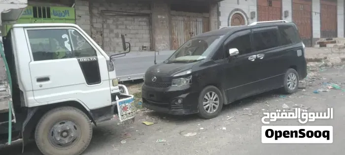Toyota Hiace 2011 photo 2