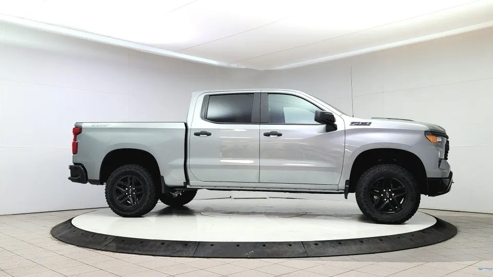 Chevrolet Silverado 1500 2026 photo 2