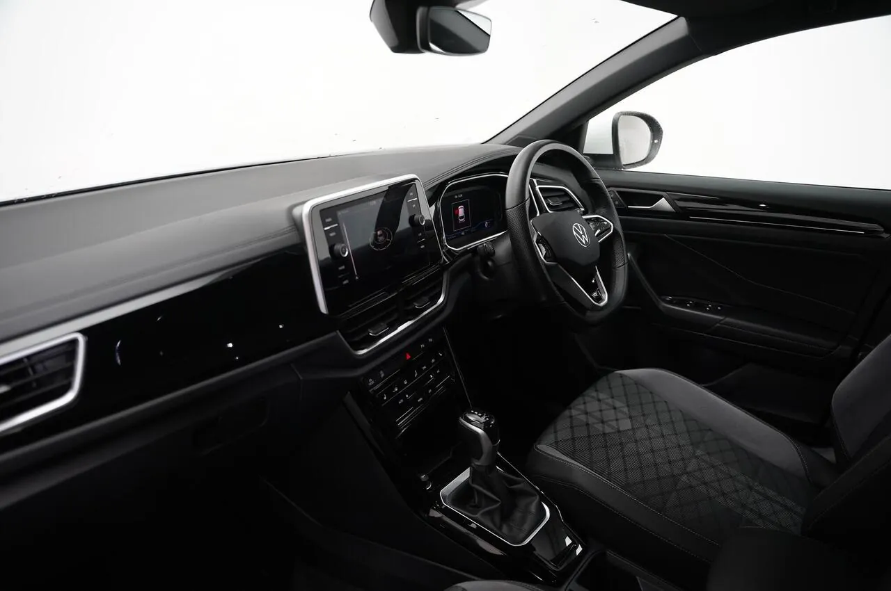 Volkswagen T-Roc 2023 photo 2